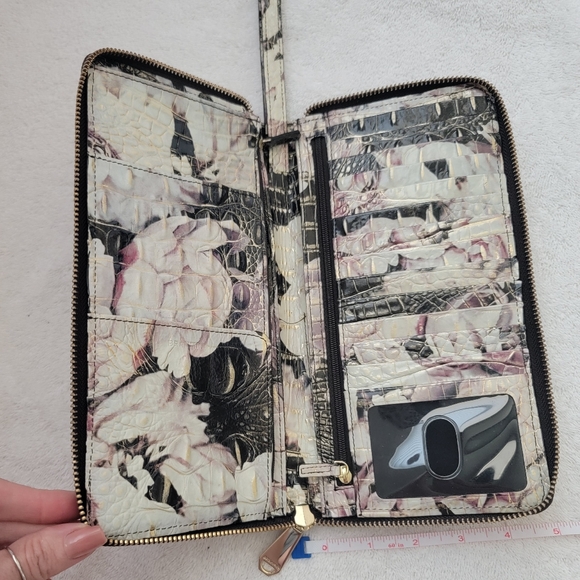 Brahmin Skyler Eden Melbourne Travel Wallet - Picture 12 of 13